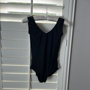 Black Yumiko with Mesh Back and Velvet Trim